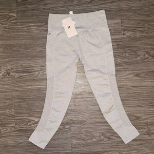NWT Fabletics Sync Seamless High Waisted 7/8 Leggings Gray Women’s Size Medium